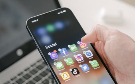 how to stop background running apps